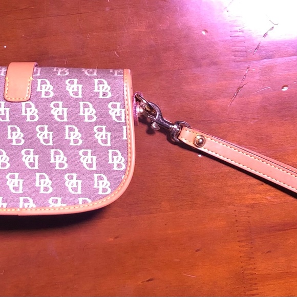 Authentic Dooney & Bourke Wristlet - Picture 2 of 3